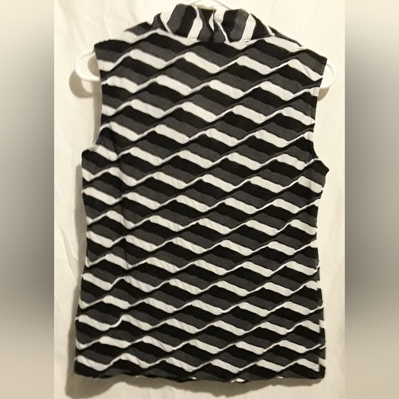 DANA BUCHMAN small black white and gray blouse - Picture 2 of 3